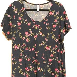 EUC LuLaRoe Classic Tee